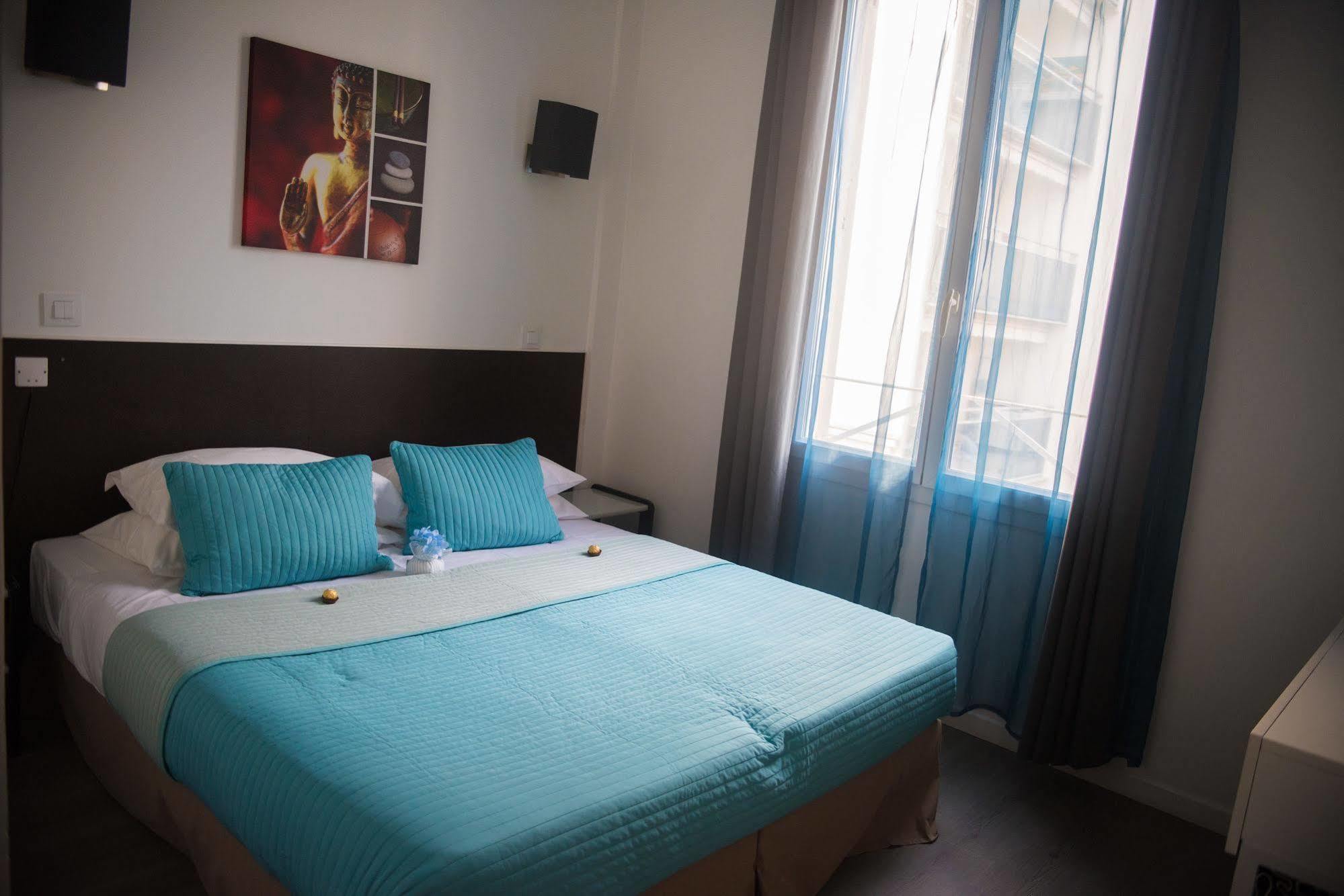 Brit Colbert Hotel 3*